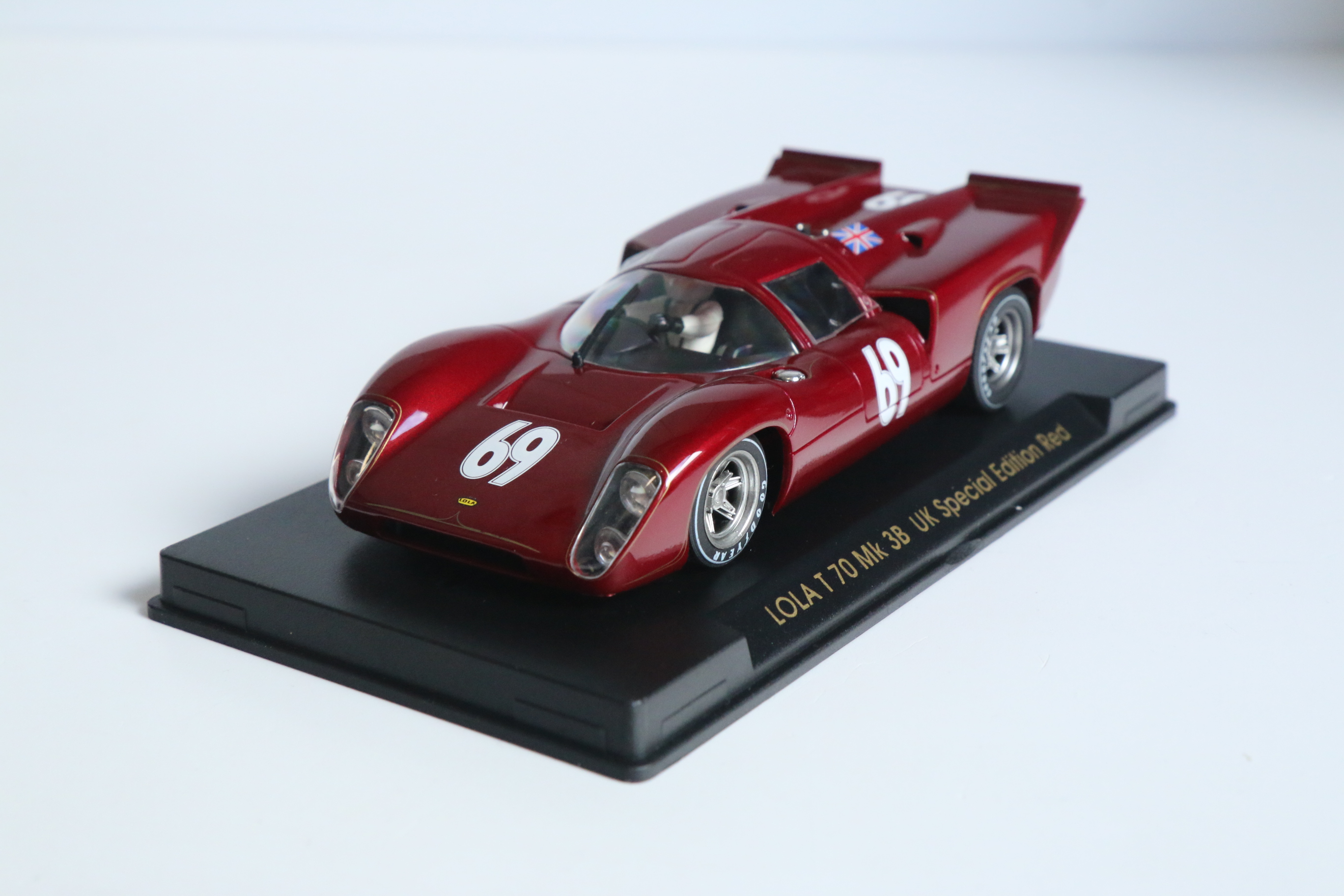 FLY Lola T70 MK3B UK Special Edition Red No.69 nr. S31 in OVP!