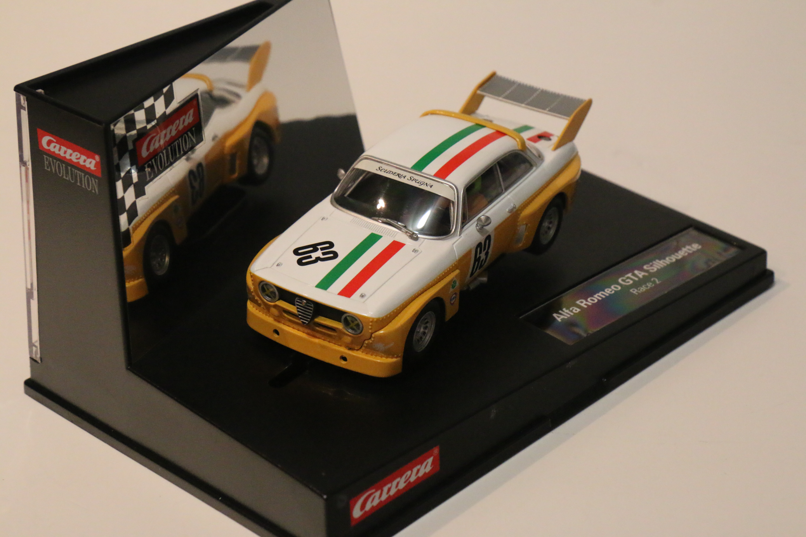 Carrera Evolution Alfa Romeo GTA geel/wit No.63 nr. 27416 in OVP!
