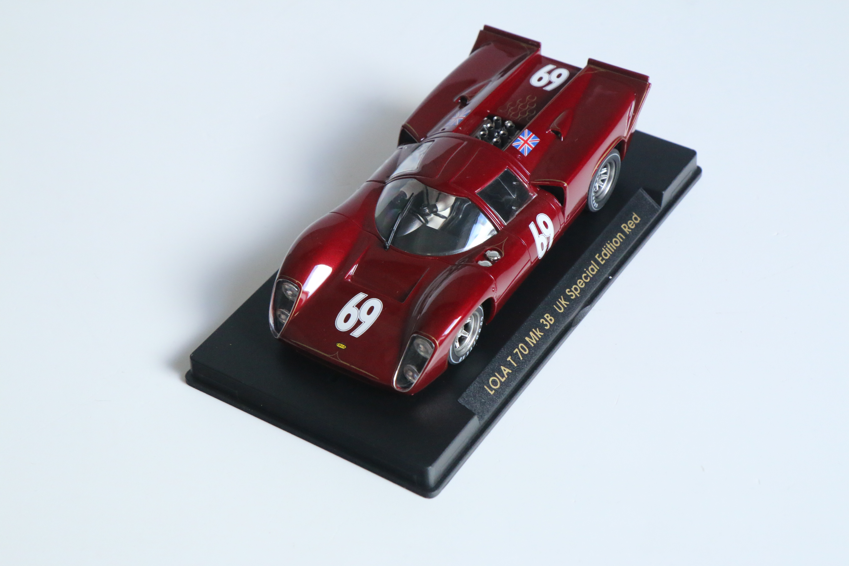 FLY Lola T70 MK3B UK Special Edition Red No.69 nr. S31 in OVP!