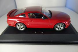 1:24  Ford Mustang GT2005 rood   nr. 14002