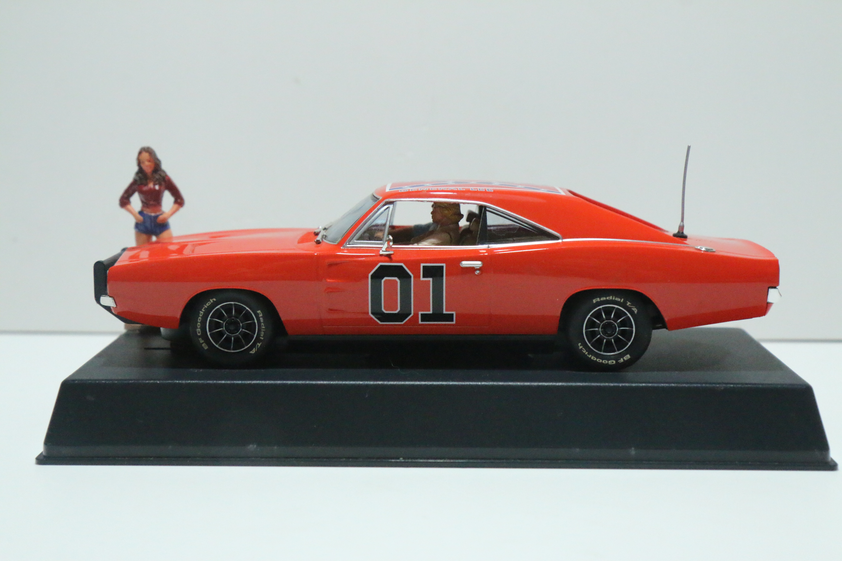 Pioneer Dodge Charger THE GERNERAL LEE No.01 nr. P016 in OVP!