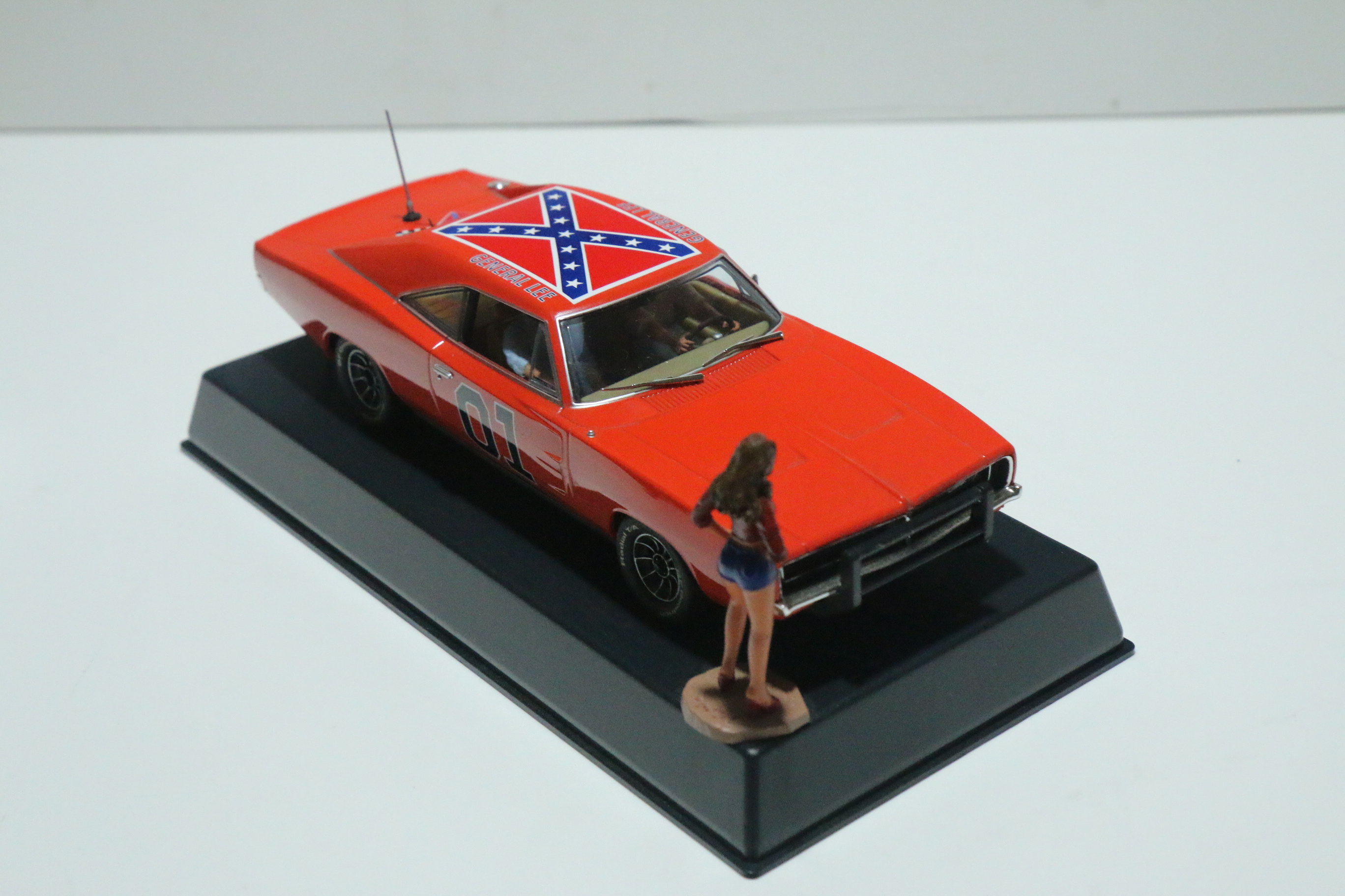 Pioneer Dodge Charger THE GERNERAL LEE No.01 nr. P016 in OVP!