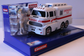 Carrera Digital 132 Ambulance met figuur nr. 30943 in OVP.