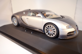 1:24  Bugatti EB 16.4 Veyron zilver/grijs metallic   nr. 14152