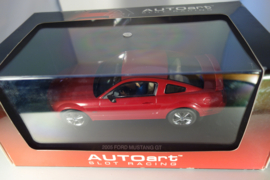 1:24  Ford Mustang GT2005 rood   nr. 14002