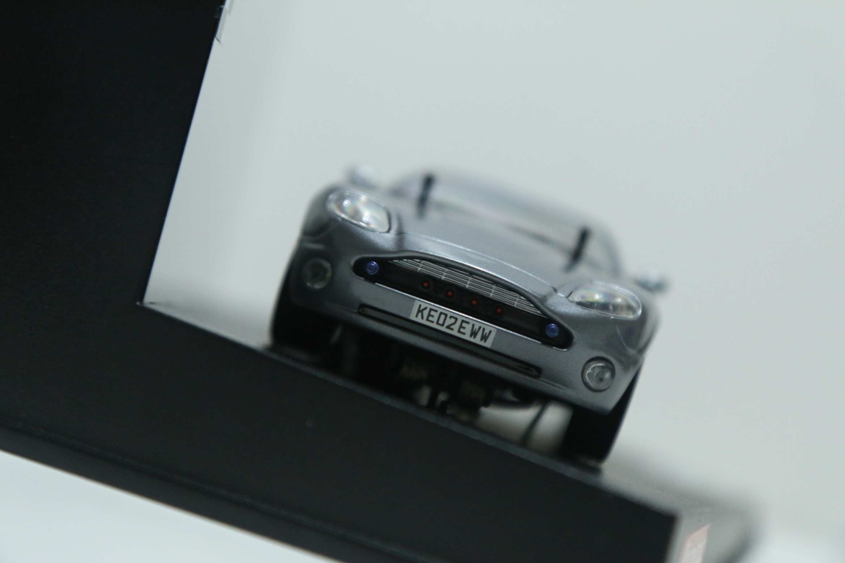 Carrera Evolution Aston Marten V12 Vanquish James Bond nr. 25467 in OVP!