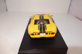 1:32  Ford GT  geel  2004   nr. 13082