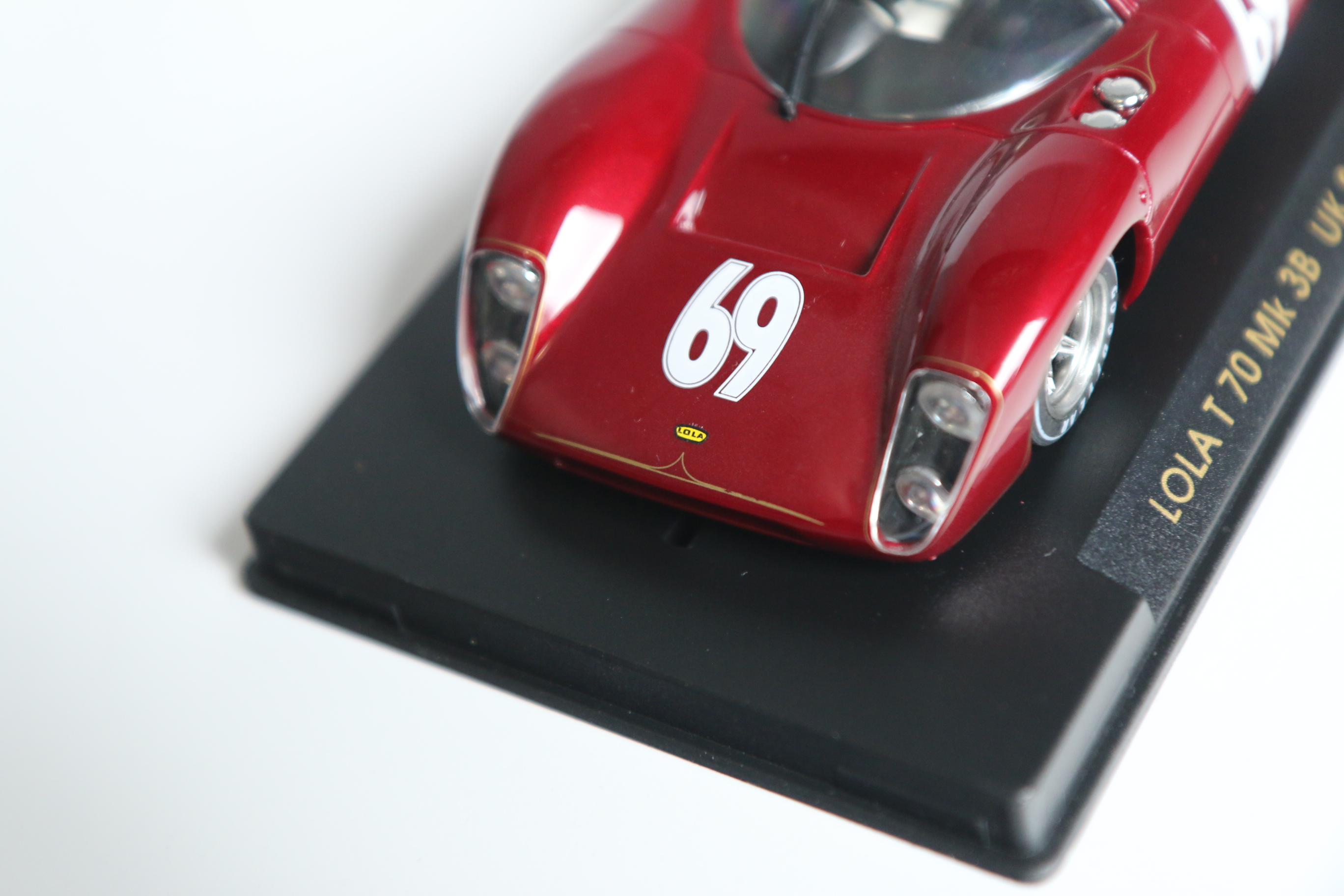 FLY Lola T70 MK3B UK Special Edition Red No.69 nr. S31 in OVP!