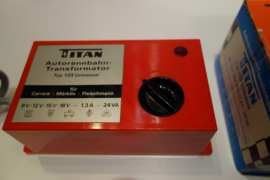 Titan 4-standen transformator nr. 103.  max. 18 volt. in OVP.  Rood.