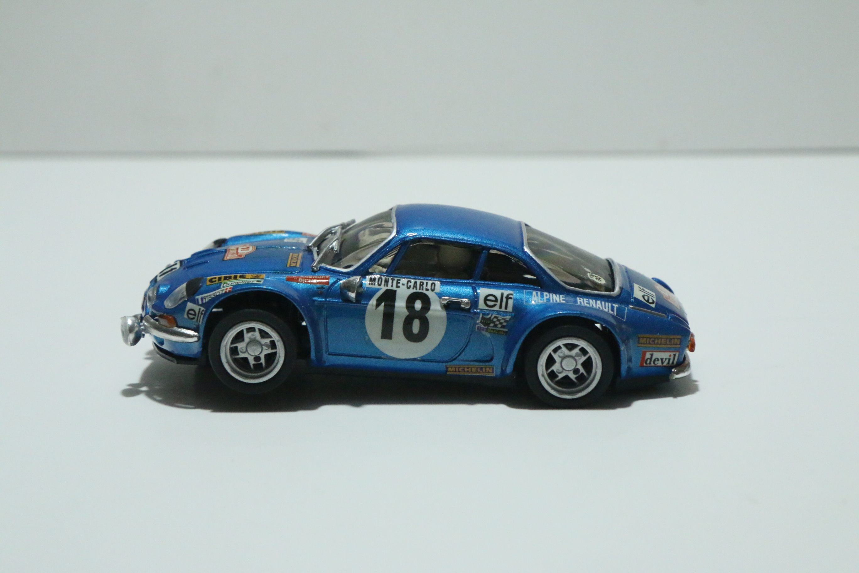 TEAMSLOT Renault Alpine Blauw No.18 nr. 10701 in OVP!