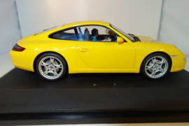 1:24  Porsche 911 Carrera S ( Typ 997)  geel  nr. 14122