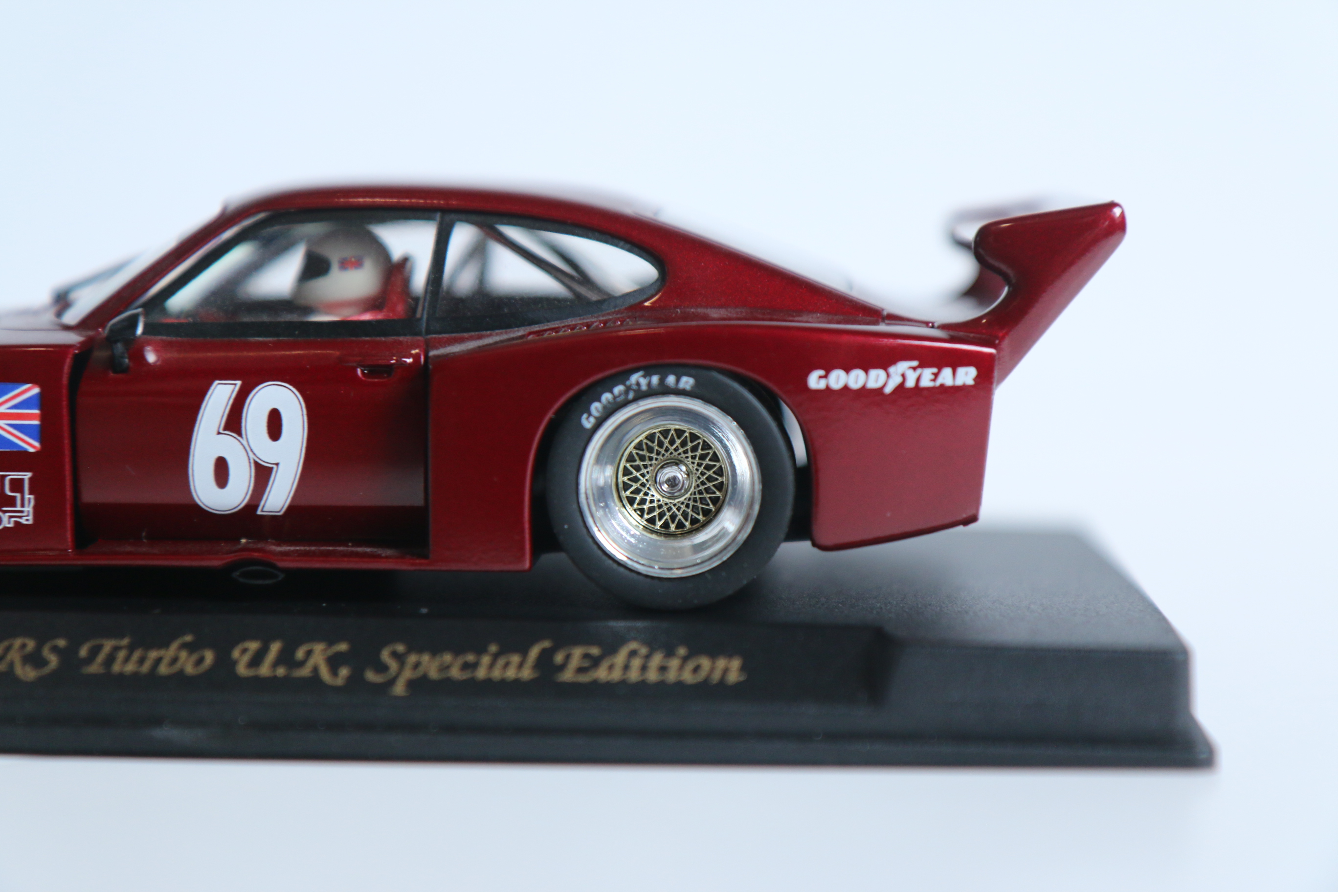 FLY Ford Capri RS Turbo UK Special Edition Red No.69 nr E141 in OVP!