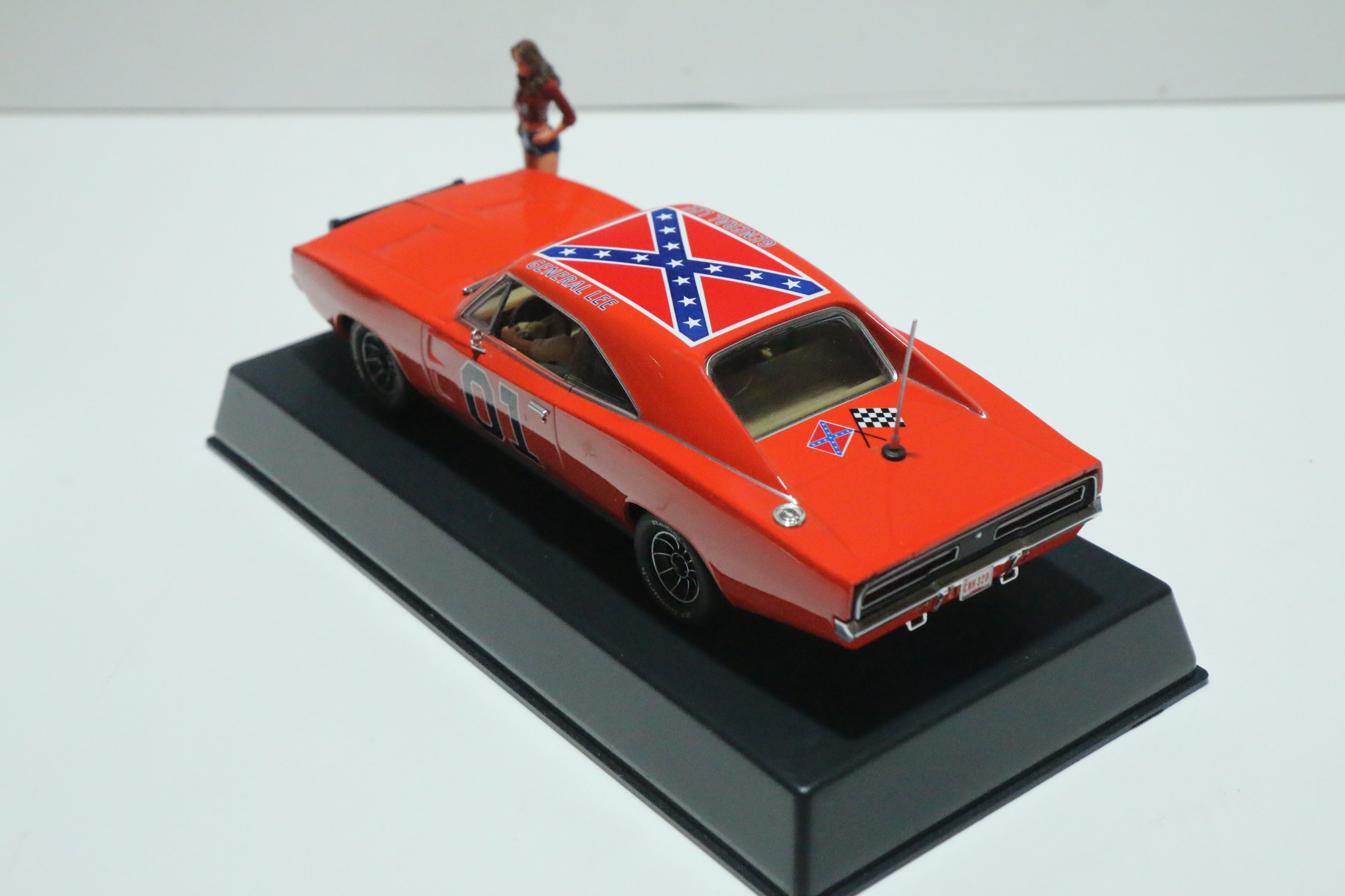 Pioneer Dodge Charger THE GERNERAL LEE No.01 nr. P016 in OVP!