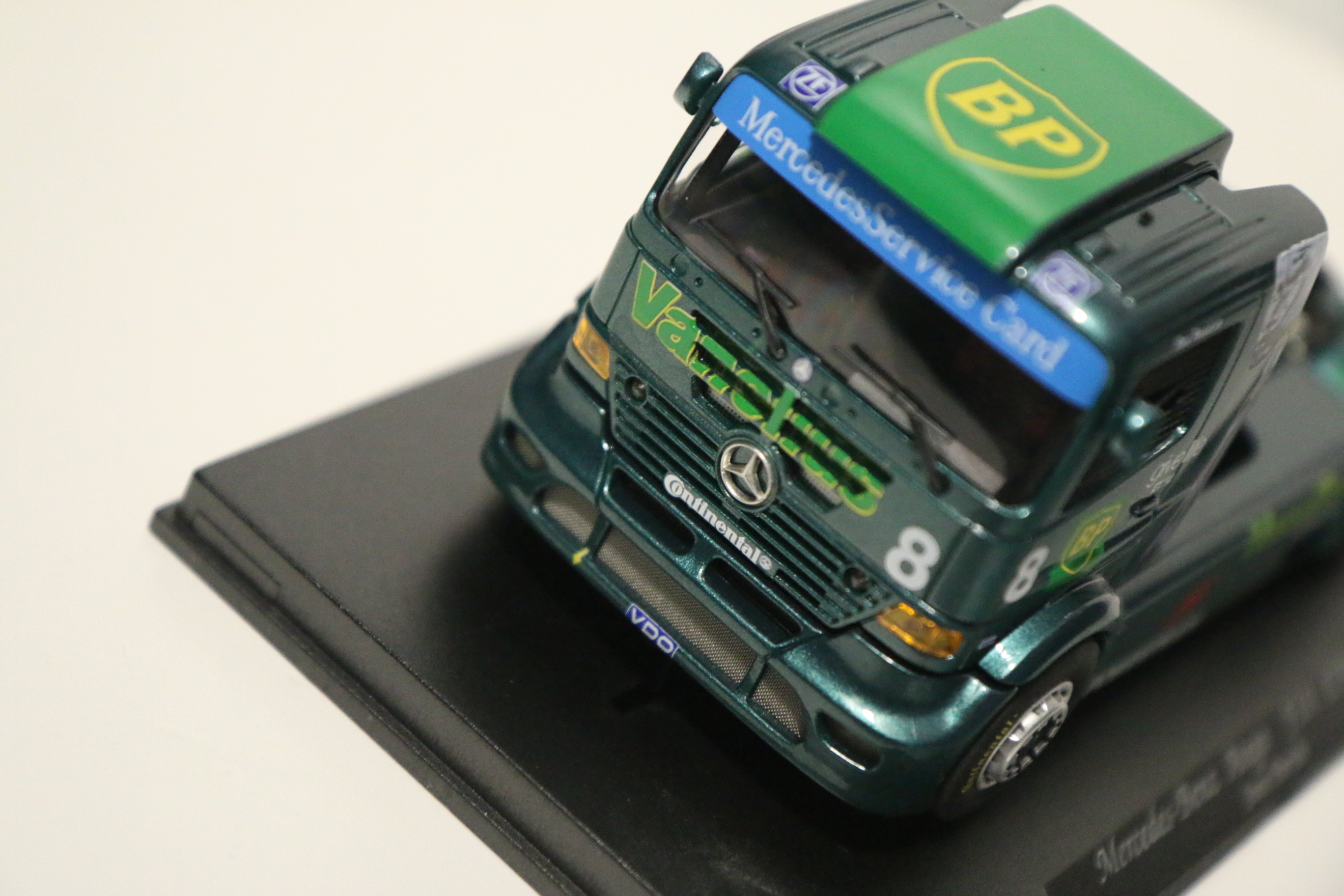 FLY Mercedes-Benz Atego Race truck BP Groen No.8 nr 08005 in OVP.