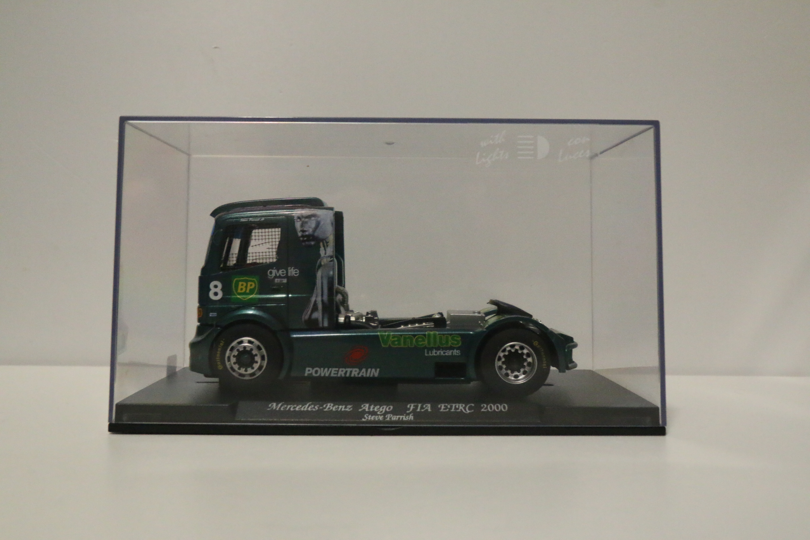 FLY Mercedes-Benz Atego Race truck BP Groen No.8 nr 08005 in OVP.