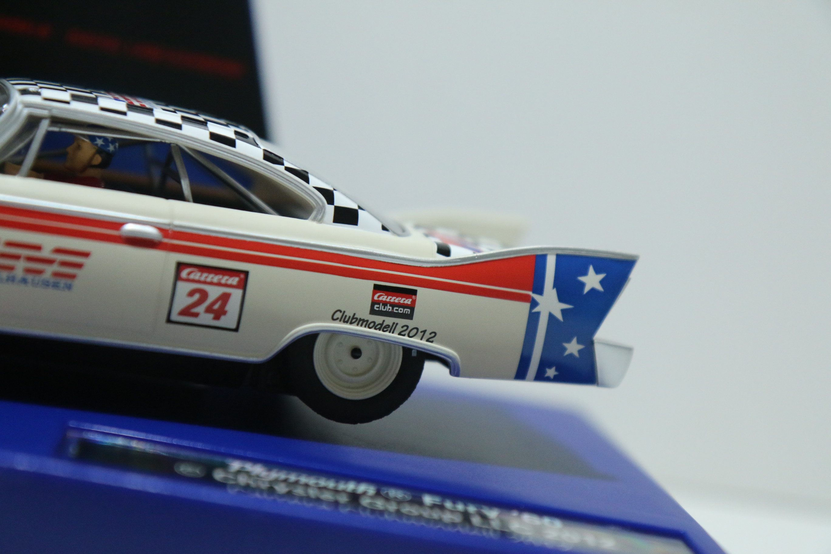 Carrera 132 Digital Plymouth Fury '60 LLC 2012 nr. 30636 met speciaal baanstuk in OVP!