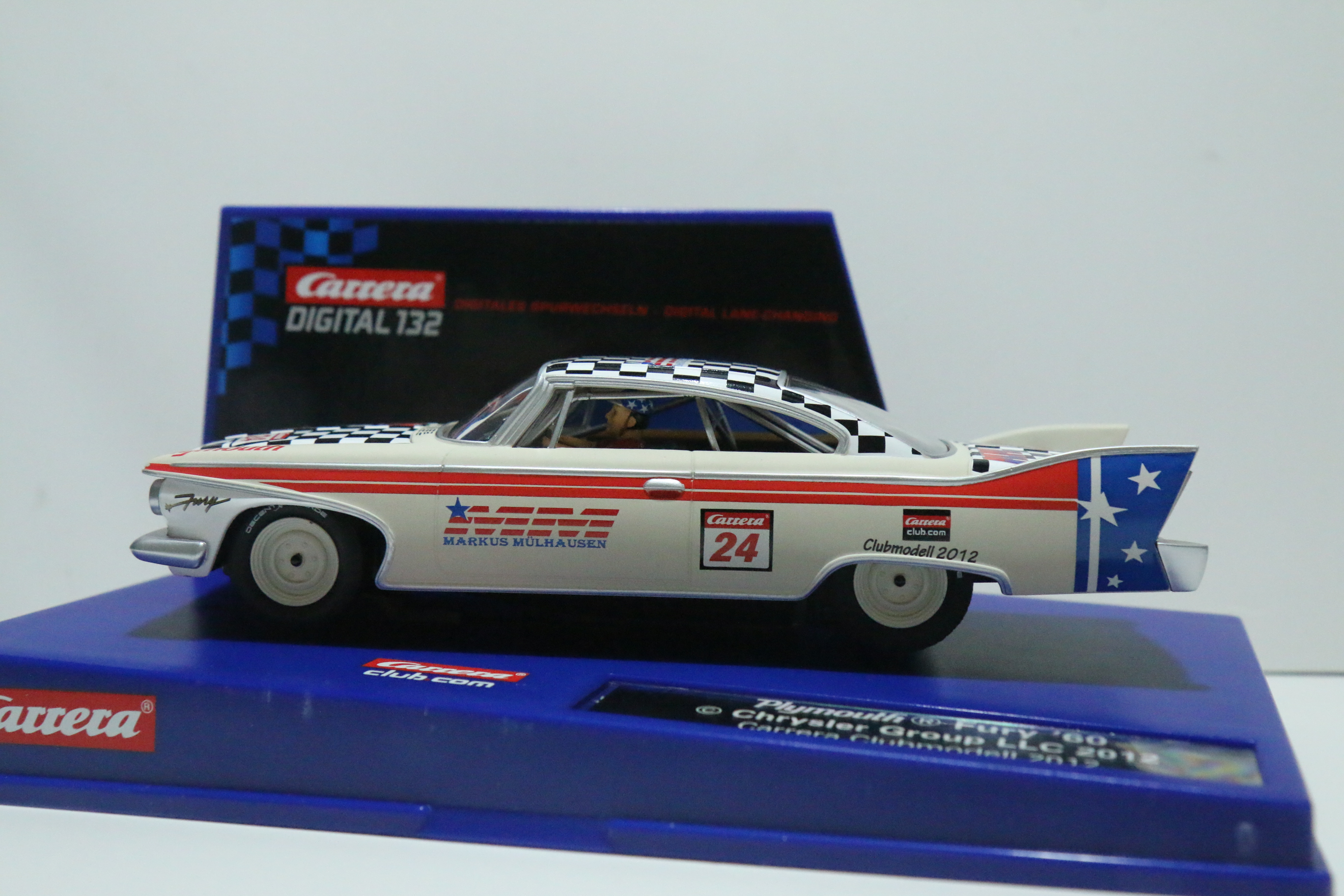 Carrera 132 Digital Plymouth Fury '60 LLC 2012 nr. 30636 met speciaal baanstuk in OVP!