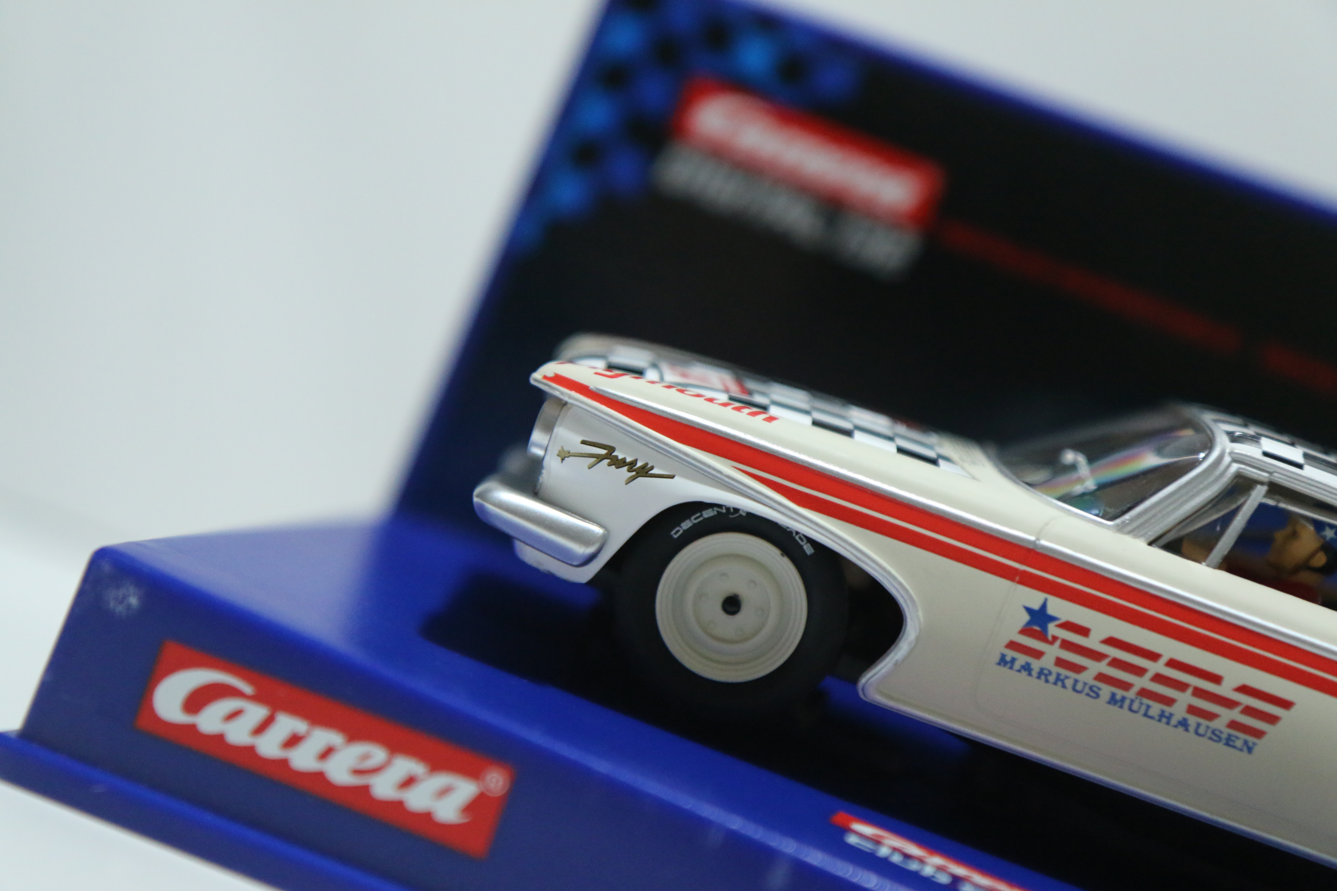 Carrera 132 Digital Plymouth Fury '60 LLC 2012 nr. 30636 met speciaal baanstuk in OVP!