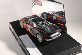 Carrera Evolution Porsche 918 Spyder  No. 25.  zwart met rode striping.   nr. 27472.