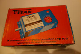 Titan 4-standen transformator nr. 103.  max. 18 volt. in OVP.  Rood.