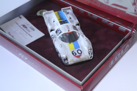 FLY Special Lola T70 MKIIIB 'Chequerd flag' Limited Edition #60 nr. Z02 in OVP.