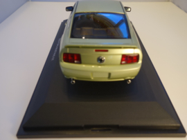 1:24  Ford Mustang GT2005 Legend Lime  nr. 14001