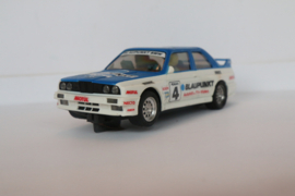 SCX BMW E30 M3 Wit/Blauw No.4 Blaupunkt nr. 83390