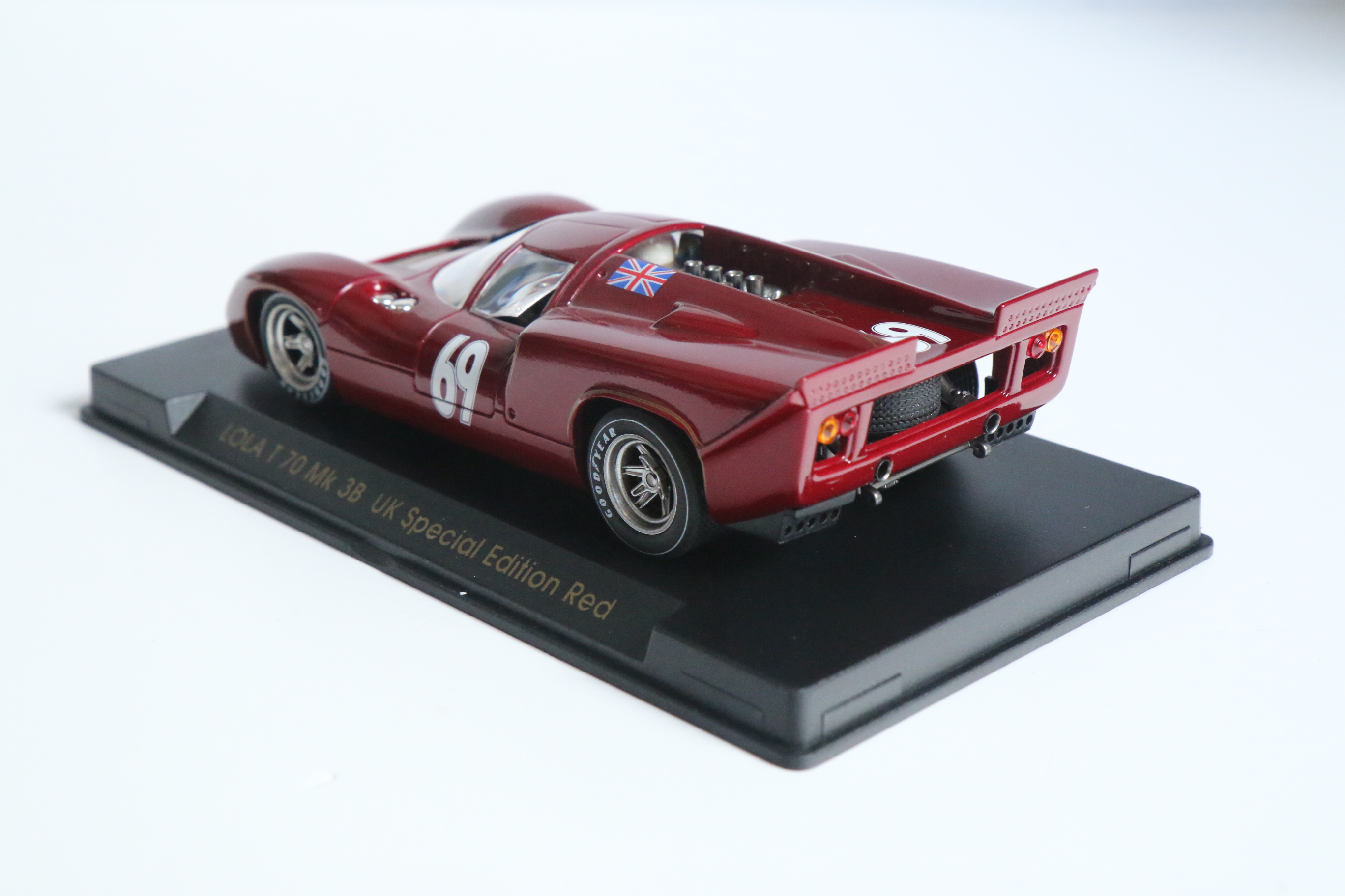 FLY Lola T70 MK3B UK Special Edition Red No.69 nr. S31 in OVP!