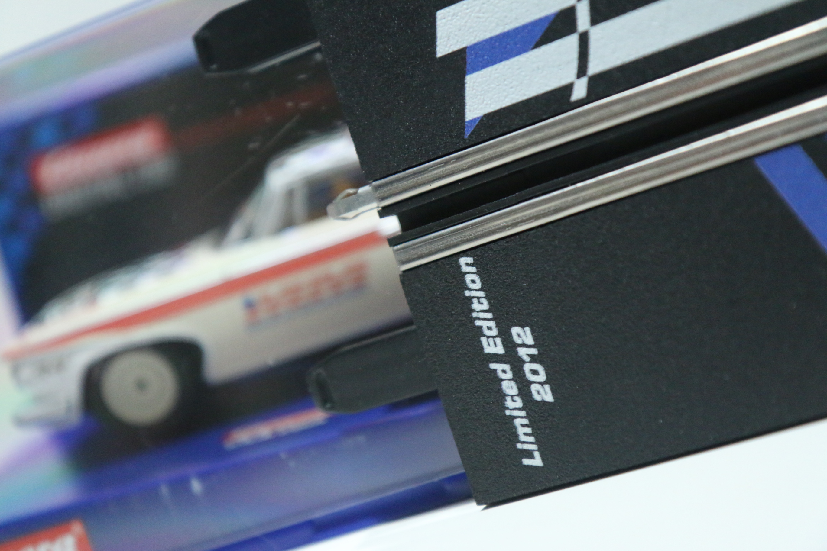 Carrera 132 Digital Plymouth Fury '60 LLC 2012 nr. 30636 met speciaal baanstuk in OVP!
