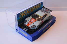 Scalextric Aston Martin DBR9 No.009 nr. C2965 in OVP. (Licht bespeeld)