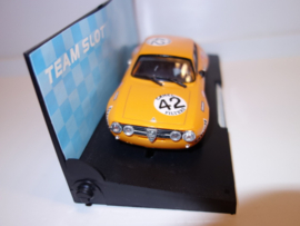 Teamslot Alfa Romeo Giulia GTAM No.42 Oranje.  nr. 11604 in OVP. Nieuw!