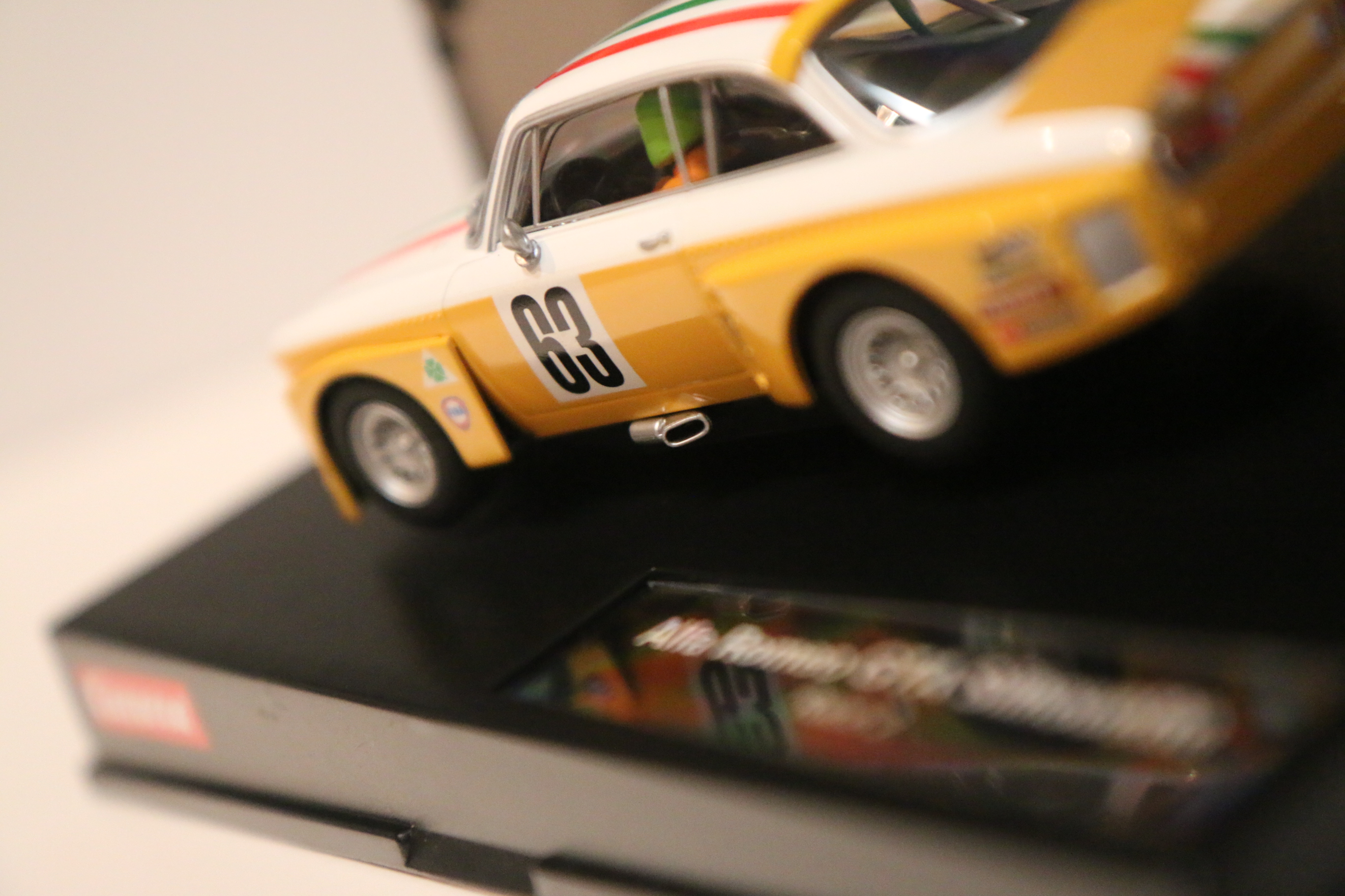 Carrera Evolution Alfa Romeo GTA geel/wit No.63 nr. 27416 in OVP!