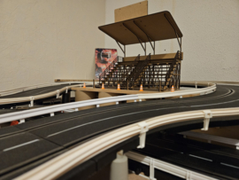 Bouwpakket Slotcar-Tribune met dak nr. 220004.   1:32/1:24