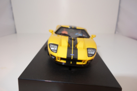 1:32  Ford GT  geel  2004   nr. 13082