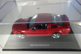 1:24  Ford Mustang GT2005 rood   nr. 14002