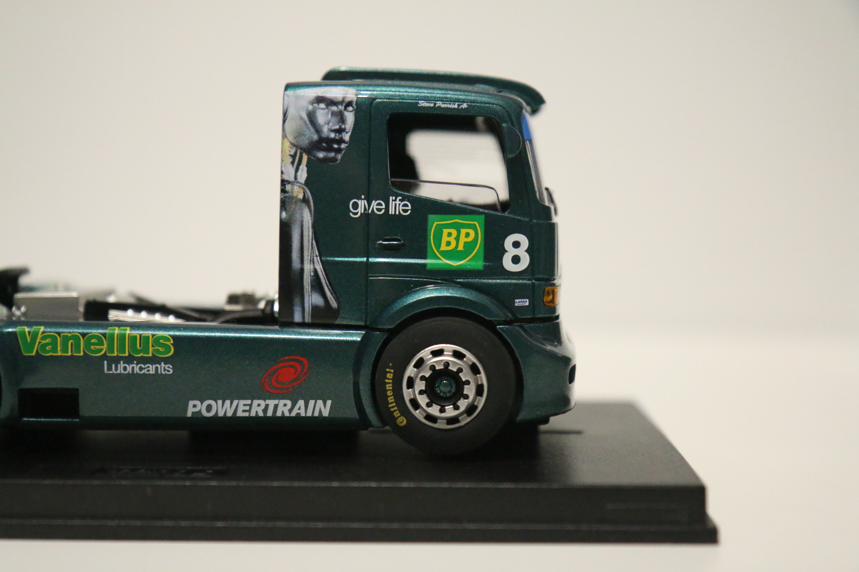 FLY Mercedes-Benz Atego Race truck BP Groen No.8 nr 08005 in OVP.