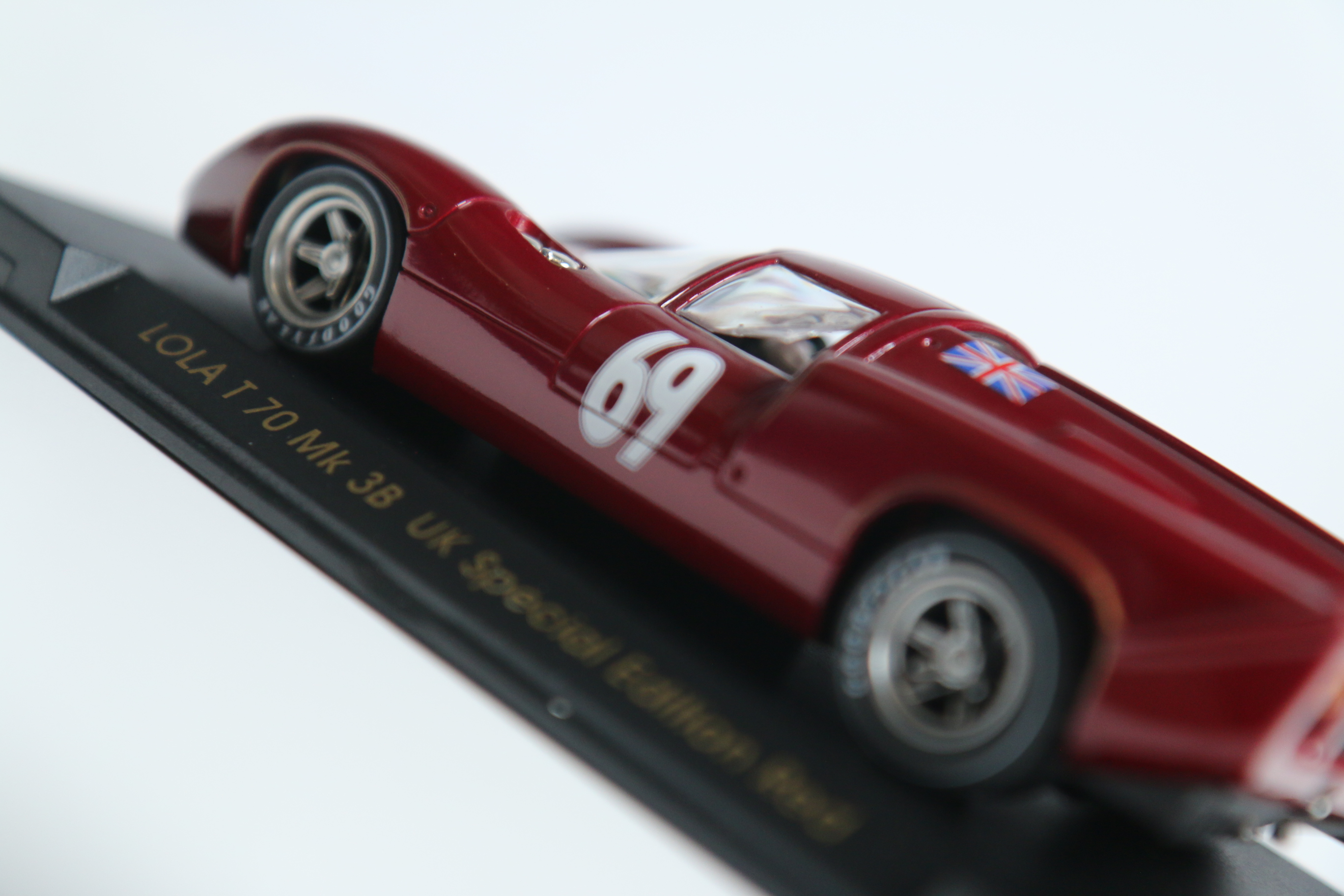 FLY Lola T70 MK3B UK Special Edition Red No.69 nr. S31 in OVP!
