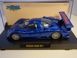 Team-Slot  Nissan R390GT1   metallic blauw. nr. 10801