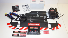 Carrera Digital 132/124 complete blackbox-unit   nr. 30344 + transformator + 2 x digitale regelaars nr. 26734