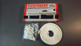 Fleischmann Auto-Rallye.  Flexibele vangrails + klemmen nr. 3169 in OVP grijs.  Old New Stock.