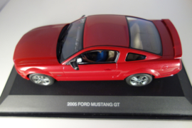 1:24  Ford Mustang GT2005 rood   nr. 14002