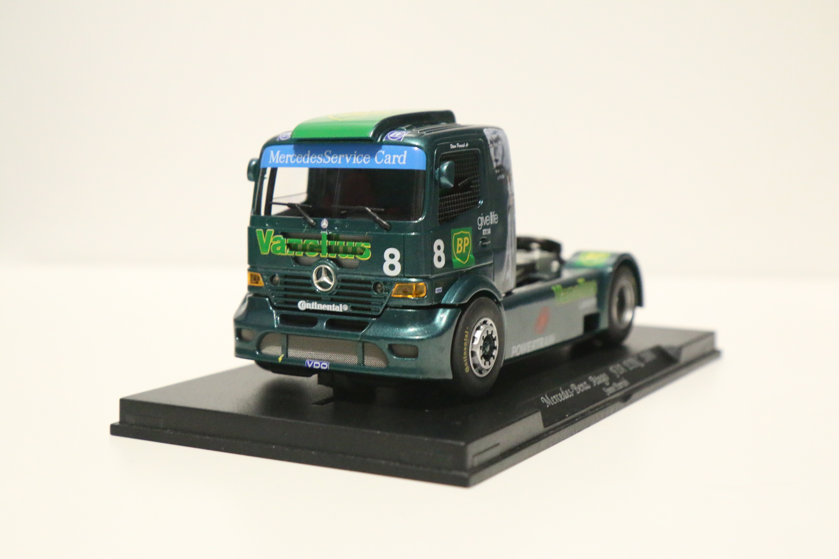 FLY Mercedes-Benz Atego Race truck BP Groen No.8 nr 08005 in OVP.