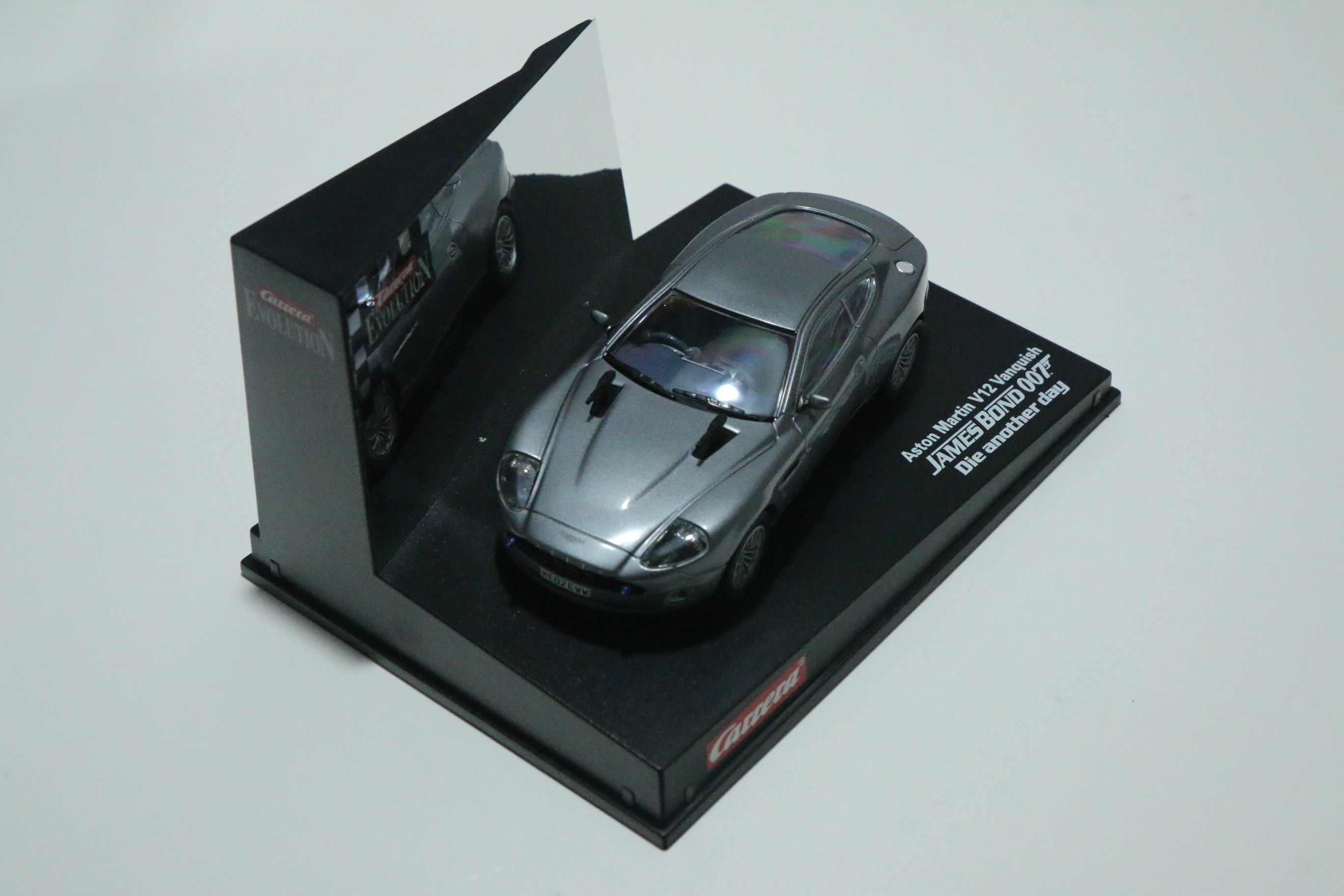 Carrera Evolution Aston Marten V12 Vanquish James Bond nr. 25467 in OVP!