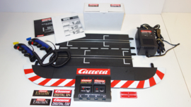 Carrera Digital 132/124 complete blackbox-unit   nr. 30344 + transformator + 2 x digitale regelaars nr. 26734