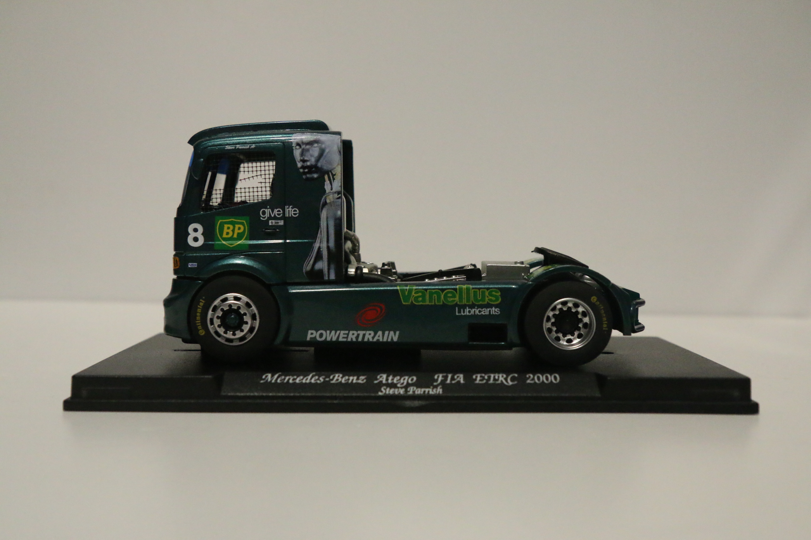 FLY Mercedes-Benz Atego Race truck BP Groen No.8 nr 08005 in OVP.