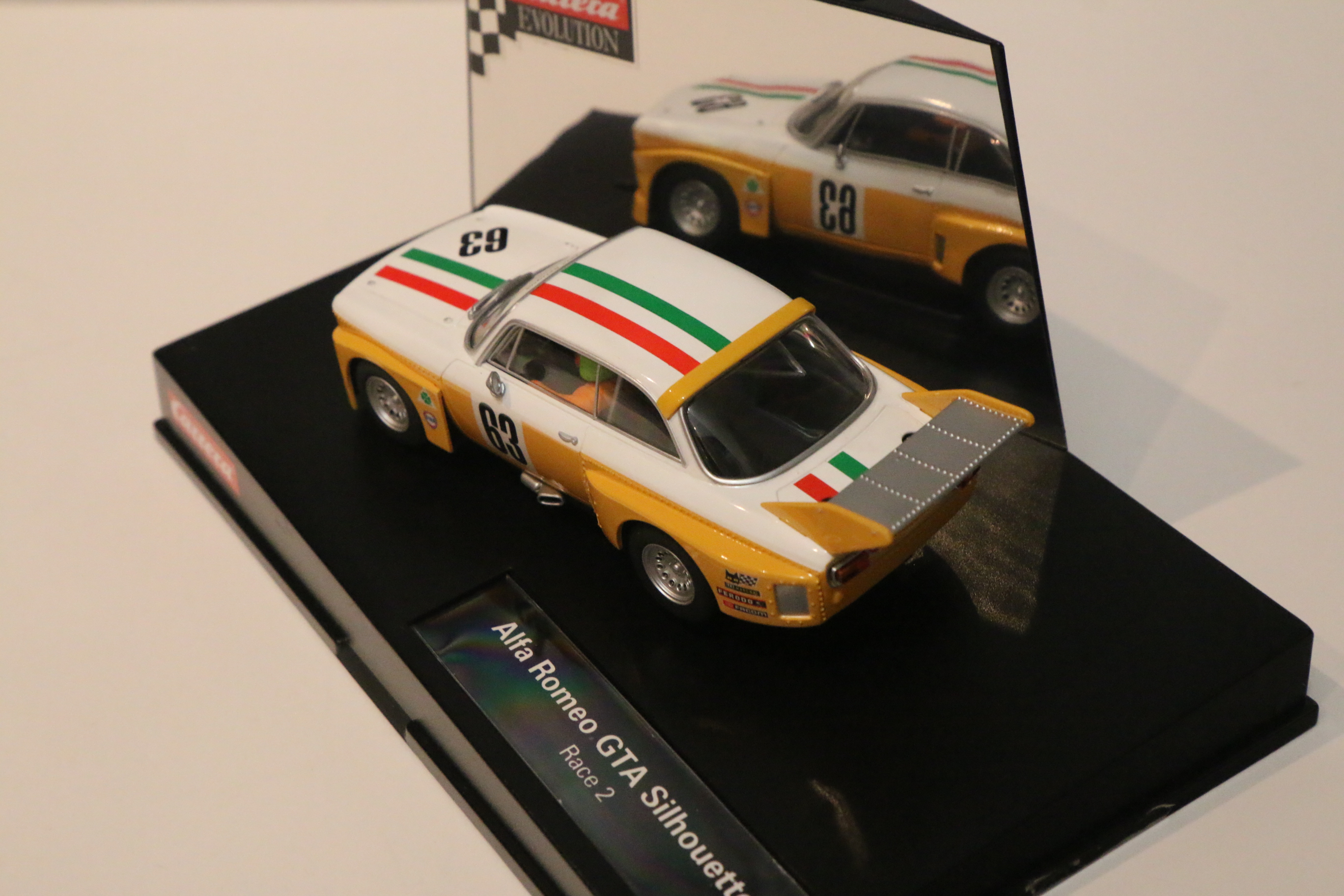 Carrera Evolution Alfa Romeo GTA geel/wit No.63 nr. 27416 in OVP!