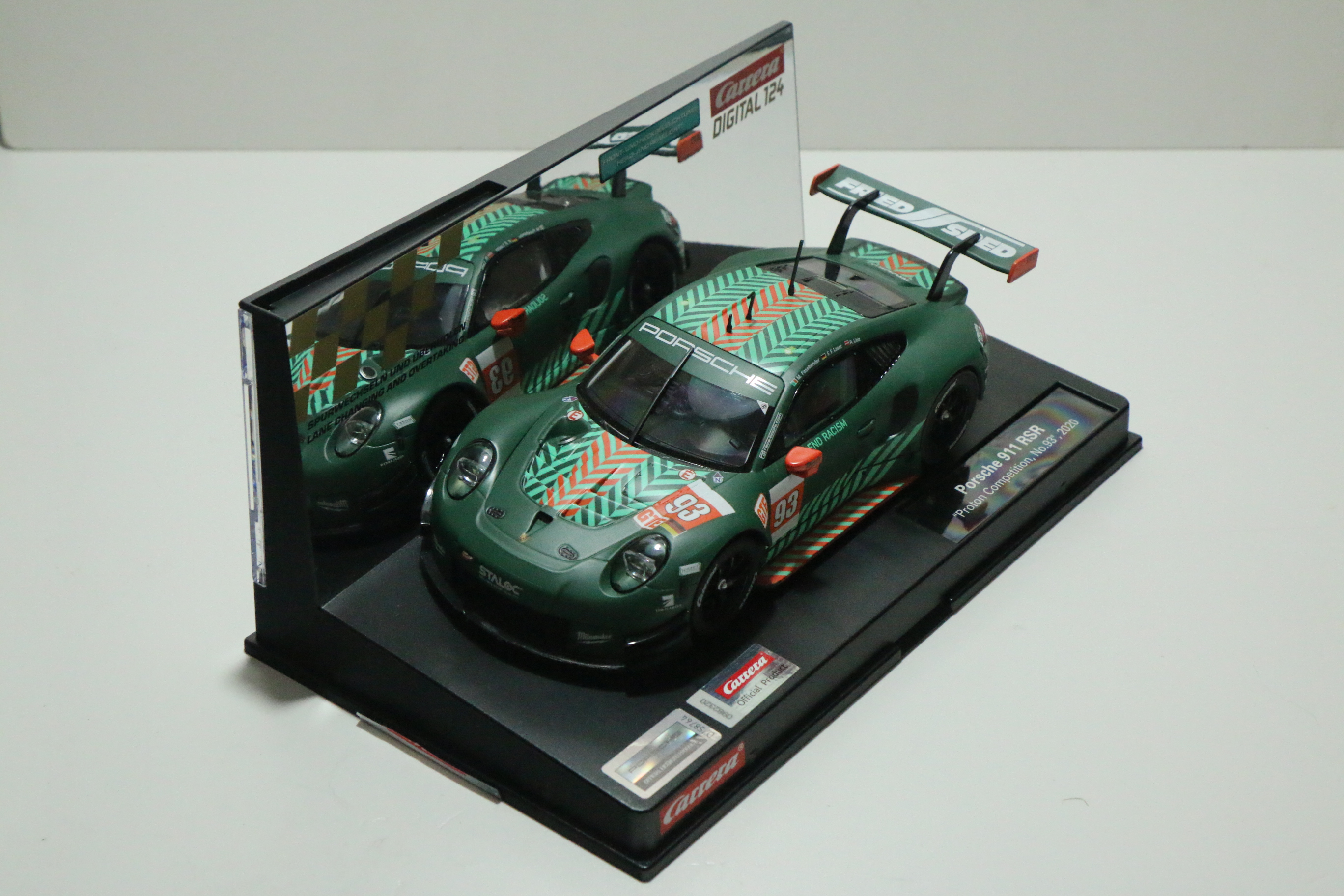 Carrera Digital 124 Porsche 911 RSR groen No.93 nr. 23950 in OVP!