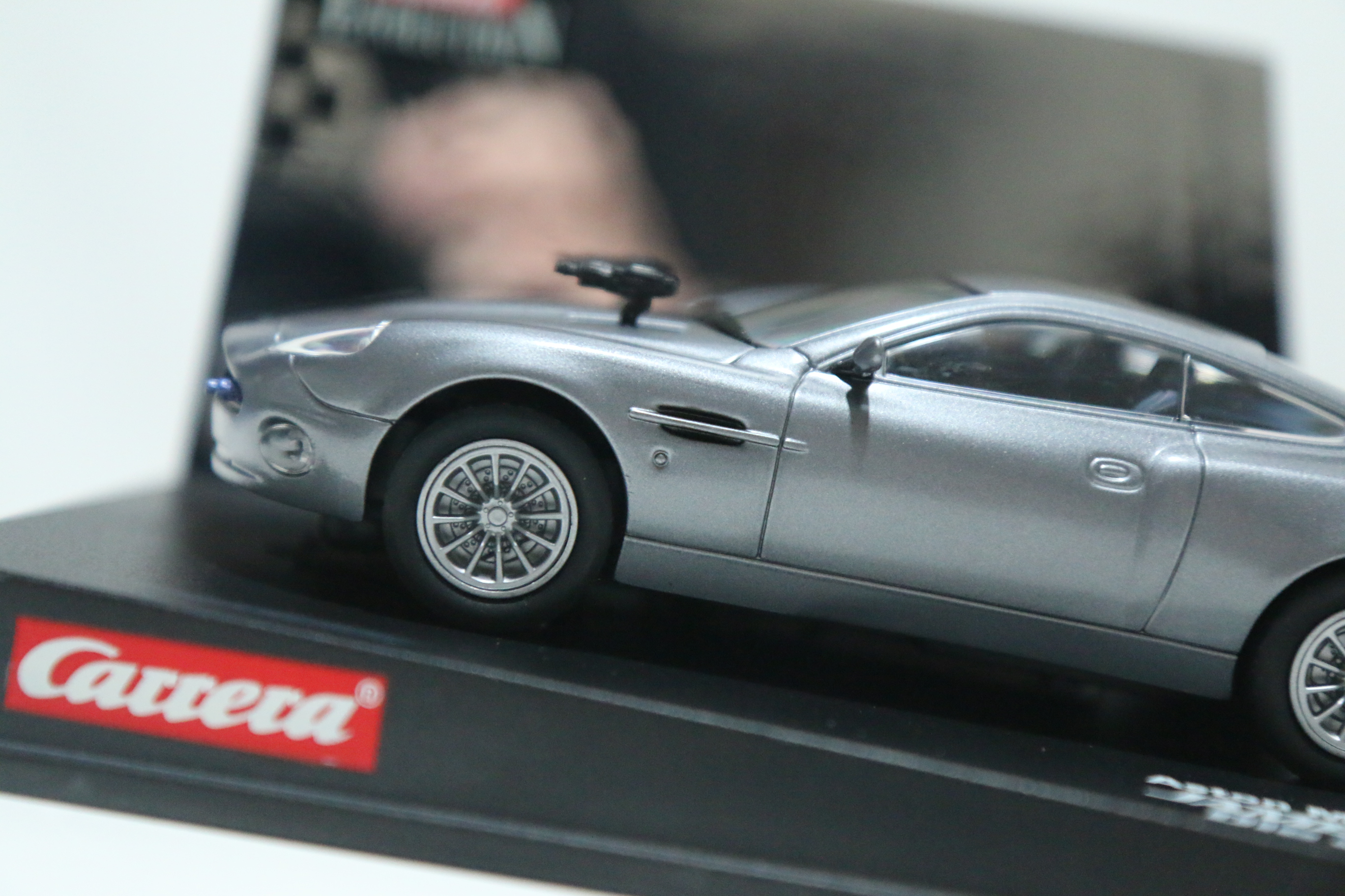 Carrera Evolution Aston Marten V12 Vanquish James Bond nr. 25467 in OVP!