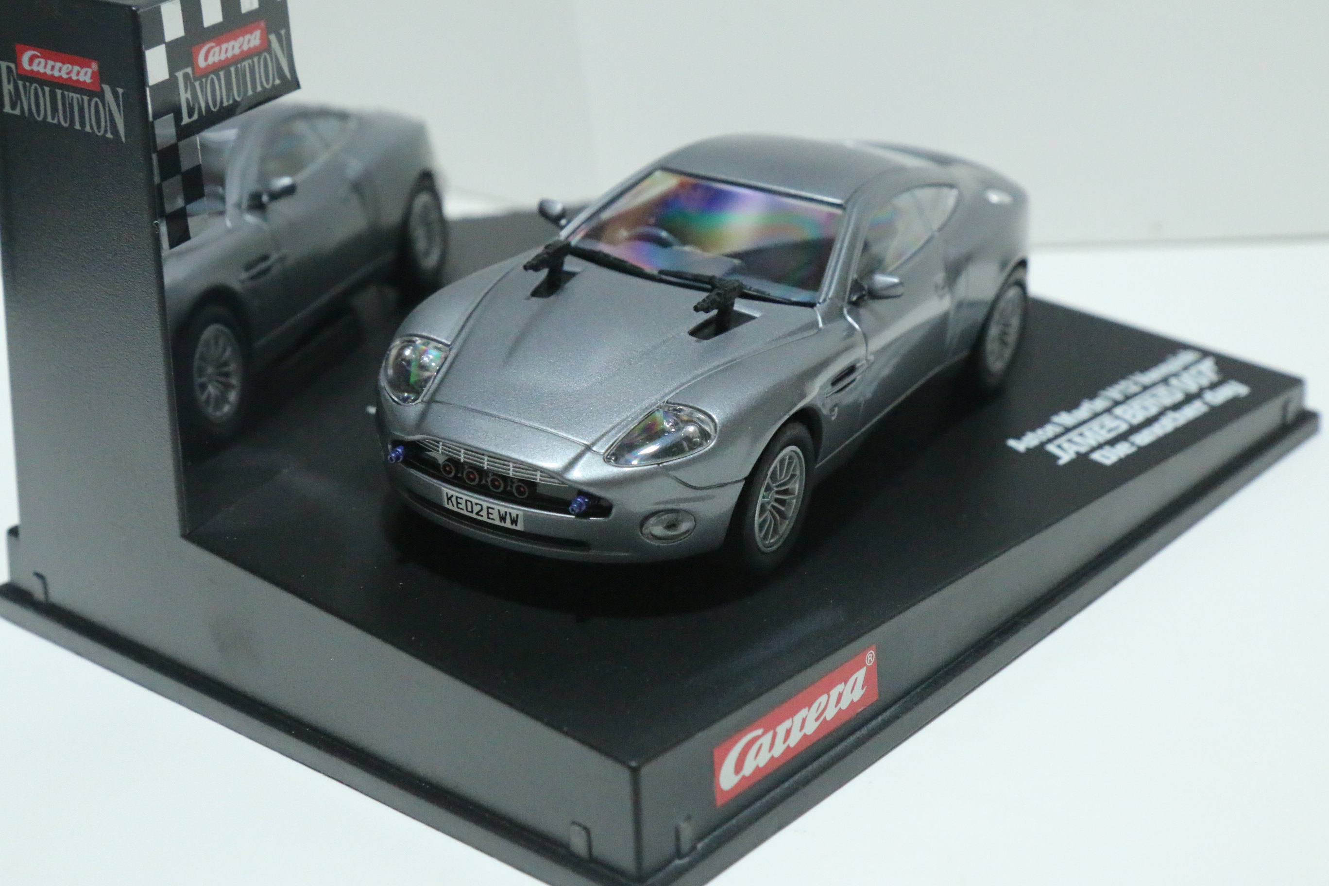 Carrera Evolution Aston Marten V12 Vanquish James Bond nr. 25467 in OVP!