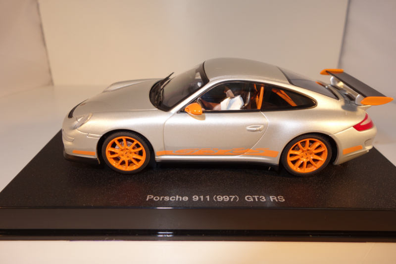 1:32  Porsche 911 (997) GT3RS   zilver  nr. 13213